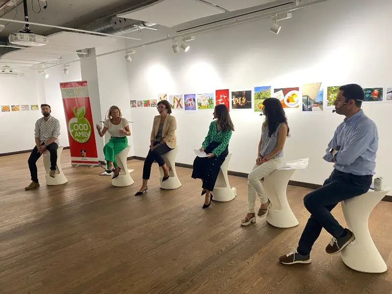 Bergner y la Fundación Cook & Chef Institute participan en la mesa redonda de la exposición fotográfica "Comer Saludable, más que una imagen"