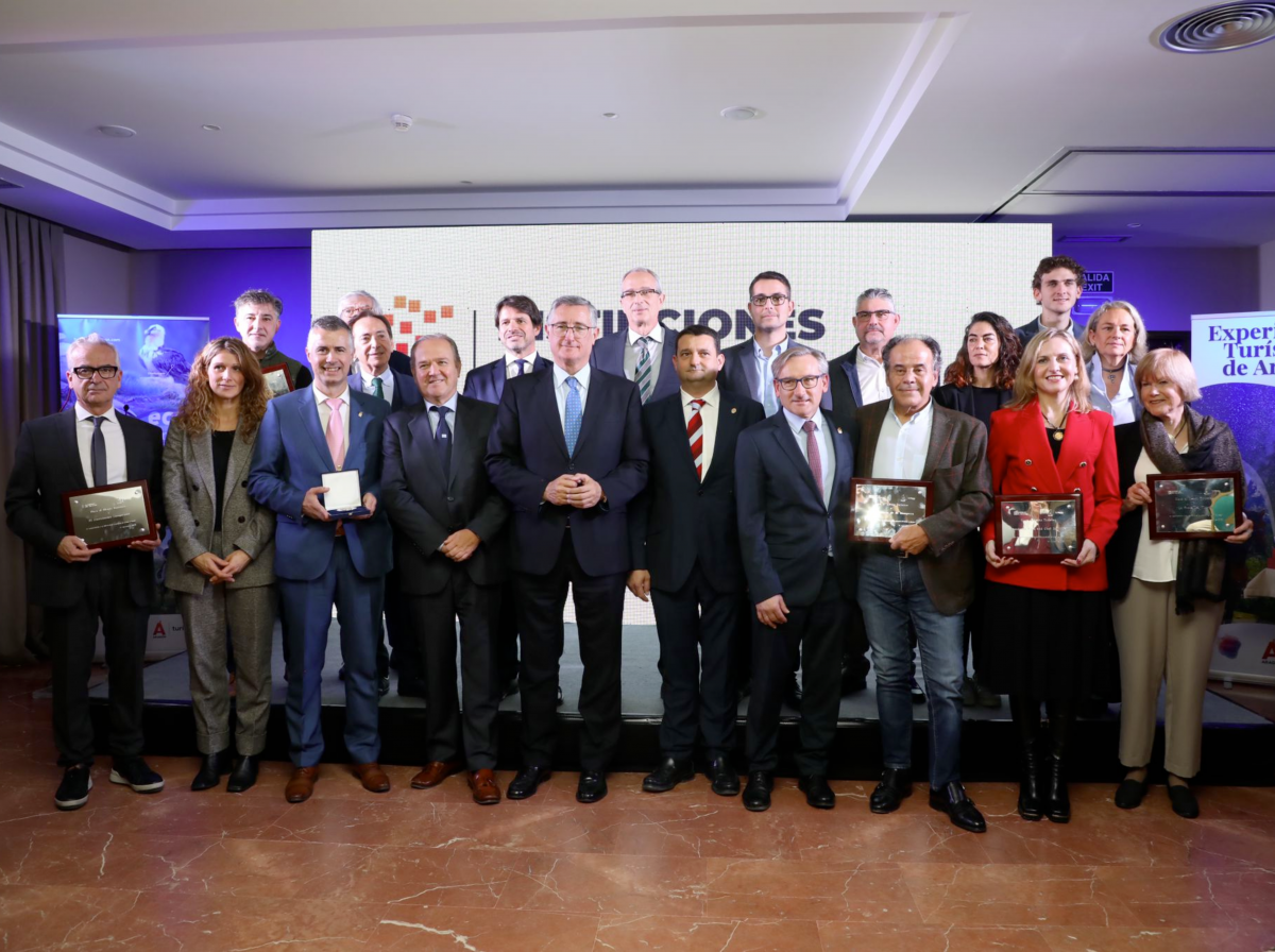 The Cook & Chef Institute Foundation receives a Plaque for Tourism Merit on World Tourism Day in Aragon